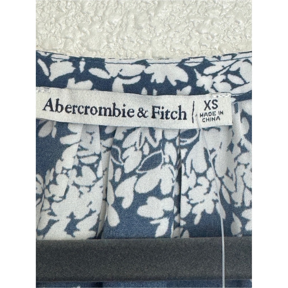 Abercrombie &‎ Fitch New XS Navy and White Floral Peasant Blouse Puff Sleeves - Picture 5 of 9